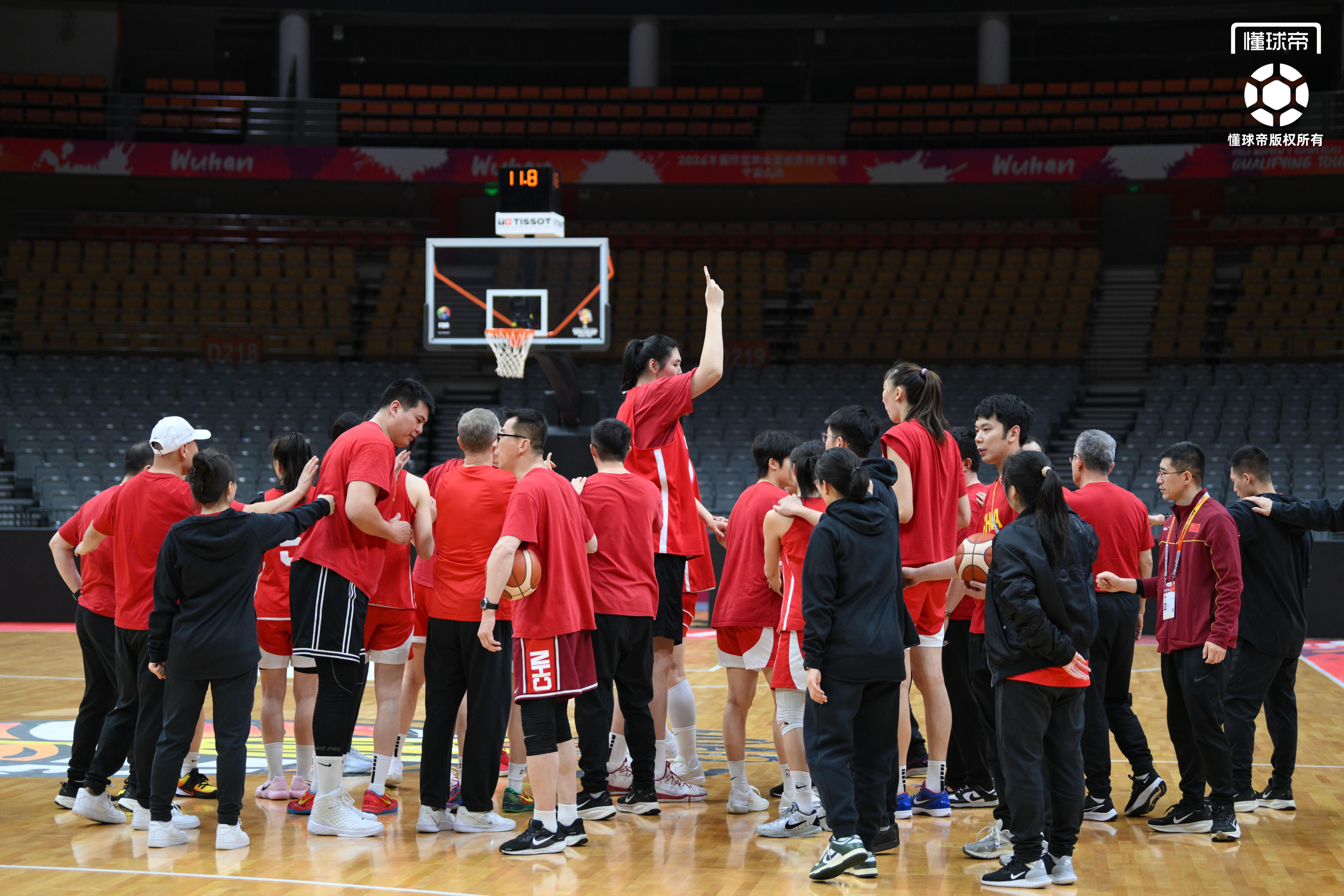 足球直播-中国女篮世预赛最后一练，王治郅到场观看&amp;amp;全队精神饱满